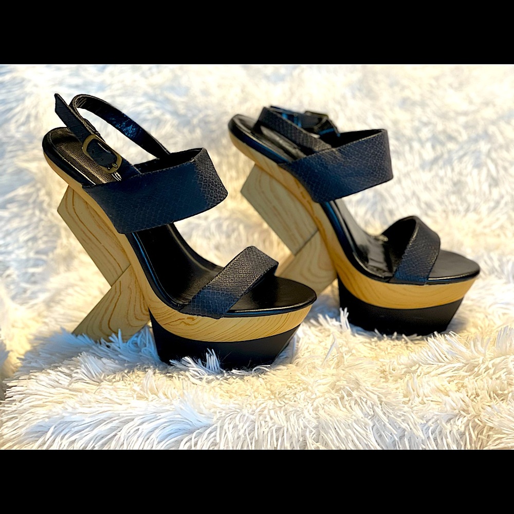 Size 6.5 Super UNIQUE AND FUNKY Platform wooden heel with ankle strap
